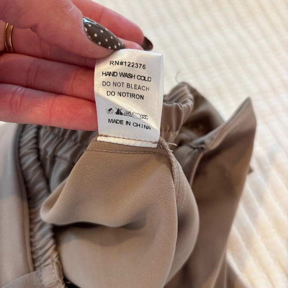 Mustard Seed Boutique Satin Tan Jogger Style Pants With Belt Size Medium - Picture 13 of 13